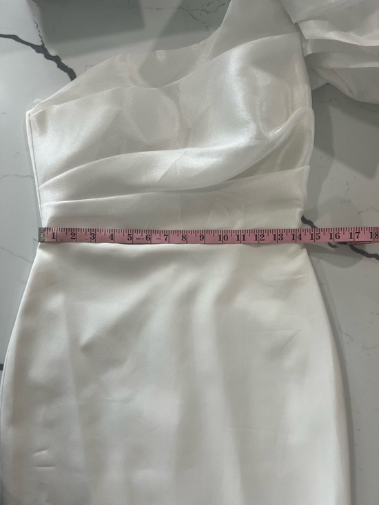 Elegant One-Shoulder White Satin Dress with Statement Bow - Picture 4 of 8